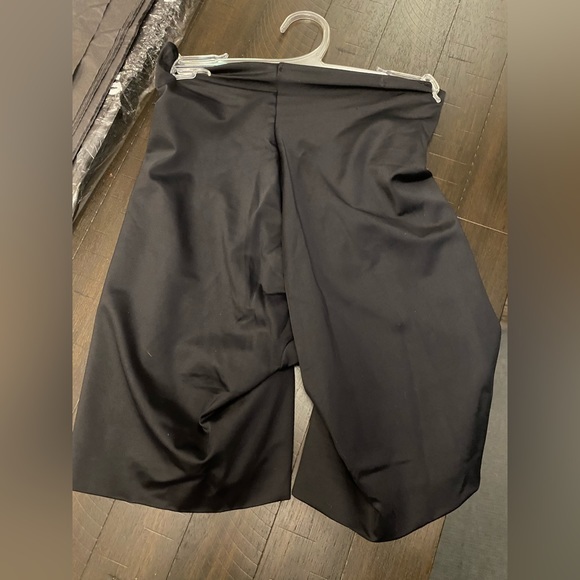 SPANX Love Your‎ Assets Black Biker Shorts Mid Thigh NWT - Picture 3 of 3